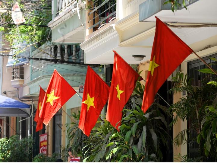 Áo sơ mi cổ bèo: Áo sơ mi cổ bèo là một trong những lỗi thời trong thời trang mà