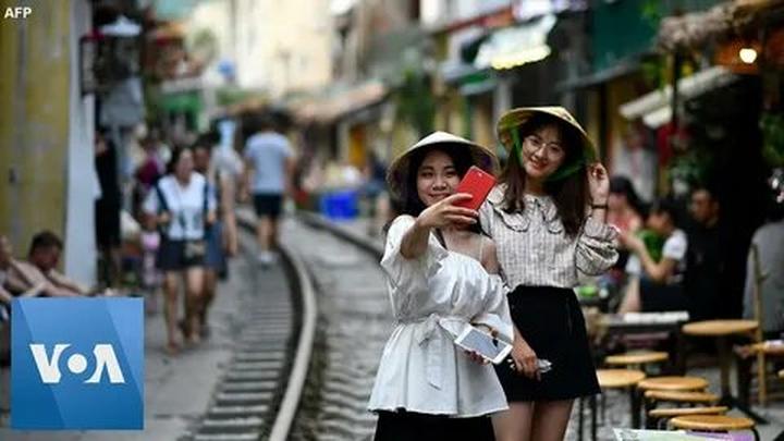 Trong một đoạn video diễn hài gần đây, Bi Béo- con trai của NSND, Cục trưởng